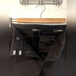 EUC- Loft black work pants sz 6 Julie skinny pants